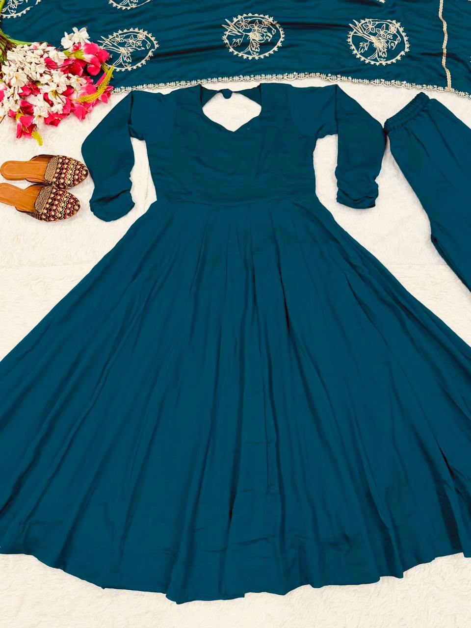 Regal Deep Navy Flared Anarkali Suit Set Featuring a Richly Embroidered Bird-Motif Dupatta with Scalloped Borders